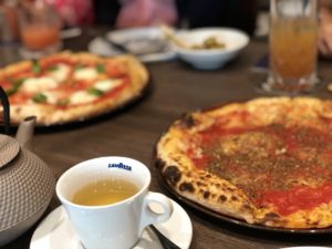 シンガポールでもちもちのピザが食べられる！おすすめピザやさんAmo